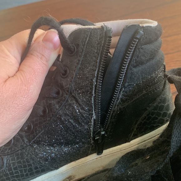 Súper cute Art Class Black High Tops - Picture 2 of 3